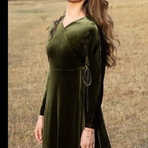 NWT Ali specials Velvet Olive Green Long Sleeve Dress